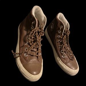 Convers boot brown size 5 men